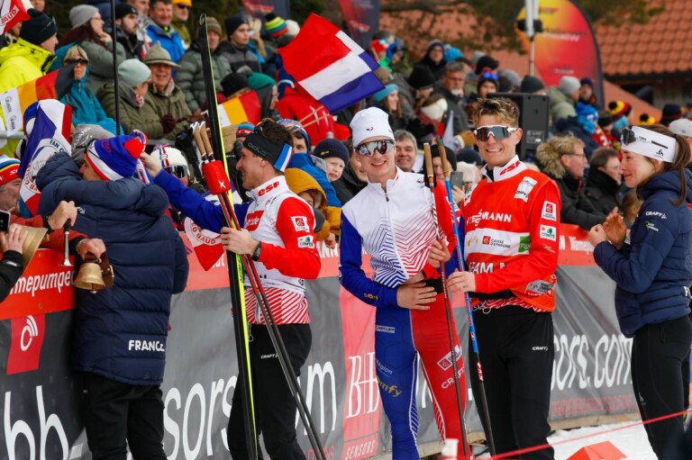 Ein Gefühl wie in Chaux-Neuve: Laurent Muhlethaler (FRA), Marco Heinis (FRA), Matteo Baud (FRA), Lena Brocard (FRA), (l-r)
