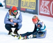 Jenny Nowak (GER) wird nach dem Rennen getröstet.