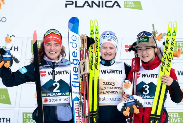 Die Siegerinnen: Nathalie Armbruster (GER), Gyda Westvold Hansen (NOR), Haruka Kasai (JPN), (l-r)