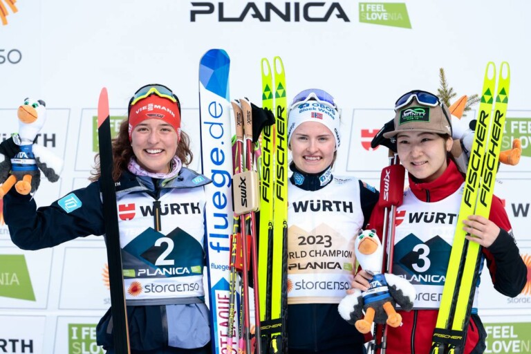Die Siegerinnen: Nathalie Armbruster (GER), Gyda Westvold Hansen (NOR), Haruka Kasai (JPN), (l-r)