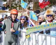 Chingiz Rakparov (KAZ) zeigte einen guten Sprung, zur Freude seiner Familie.