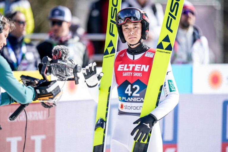 Ryota Yamamoto (JPN) lag nur ein Zehntel hinter Jarl Magnus Riiber (NOR).