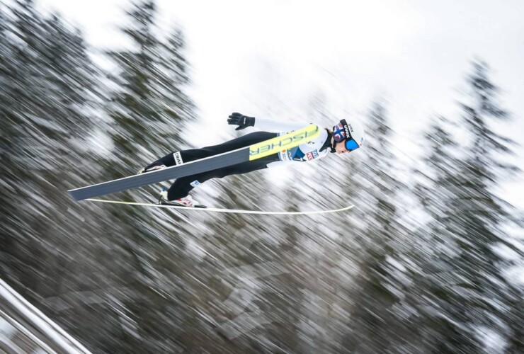 Gyda Westvold Hansen (NOR) und Norwegen führten nach dem Springen.