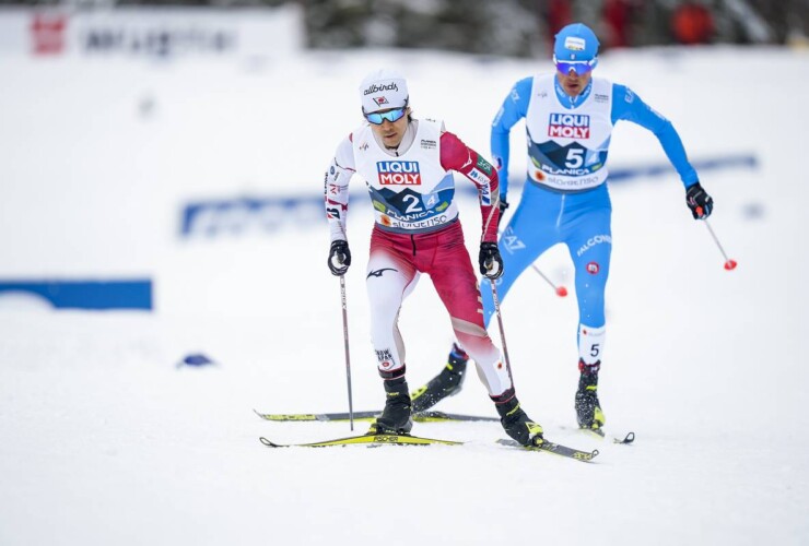 Akito Watabe (JPN) konnte Aaron Kostner (ITA) nicht hinter sich halten.