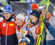 Glückliche Bronzemedaillengewinner: Stefan Rettenegger (AUT), Annalena Slamik (AUT), Lisa Hirner (AUT), Johannes Lamparter (AUT), (l-r)