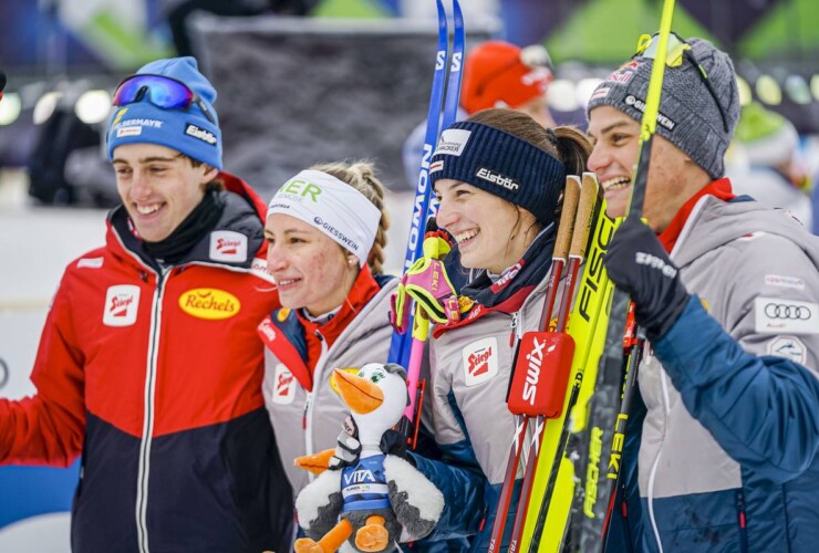 Glückliche Bronzemedaillengewinner: Stefan Rettenegger (AUT), Annalena Slamik (AUT), Lisa Hirner (AUT), Johannes Lamparter (AUT), (l-r)