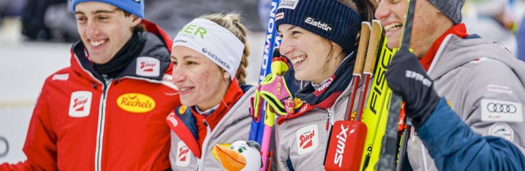 Glückliche Bronzemedaillengewinner: Stefan Rettenegger (AUT), Annalena Slamik (AUT), Lisa Hirner (AUT), Johannes Lamparter (AUT), (l-r)