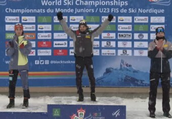 Iacopo Bortolas (ITA, Mitte) gewinnt das Einzelrennen der Juniorenweltmeisterschaft in Whistler (CAN) vor Trsitan Sommerfeldt (GER, links) und Paul Walcher (AUT, rechts).