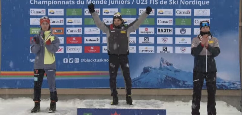 Iacopo Bortolas (ITA, Mitte) gewinnt das Einzelrennen der Juniorenweltmeisterschaft in Whistler (CAN) vor Trsitan Sommerfeldt (GER, links) und Paul Walcher (AUT, rechts).