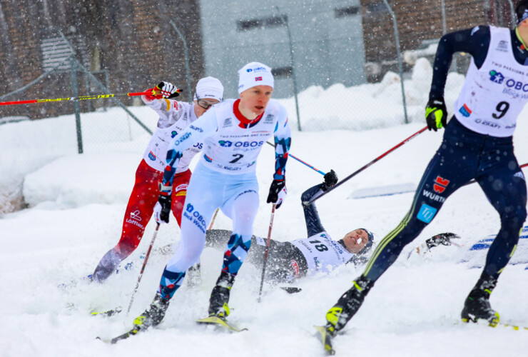 Die Kurve vor dem Ziel hatte es in sich: Einar Luraas Oftebro (NOR), David Mach (GER), Emil Ottesen (NOR), (l-r)