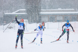Trine Goepfert (GER) siegt im Schneegestöber vor Hanna Midtsundstad (NOR) und Veronica Gianmoena (ITA), Daniela Dejori (ITA), (l-r)