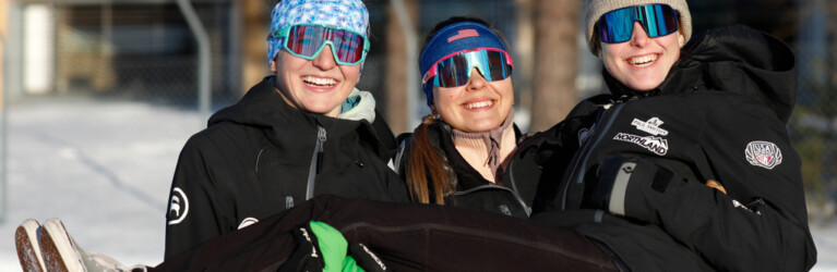 Die US-amerikanischen Kombiniererinnen: Tess Arnone (USA), Annika Malacinski (USA), Alexa Brabec (USA), (l-r)