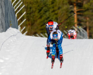 Annika Malacinski (USA) und Trine Goepfert (GER) hängen Joanna Kil (POL), (l-r) ab.