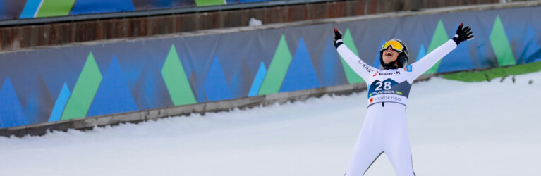 Ida Marie Hagen (NOR) freut sich über einen starken Sprung.