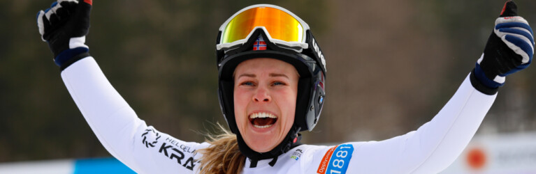 Ida Marie Hagen (NOR) freut sich über einen starken Sprung.
