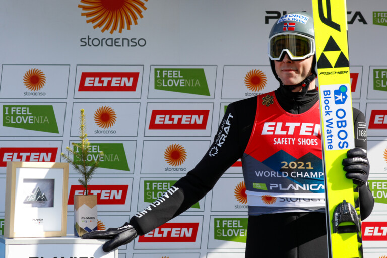 Die Hand bereits an der Trophäe: Jarl Magnus Riiber (NOR)