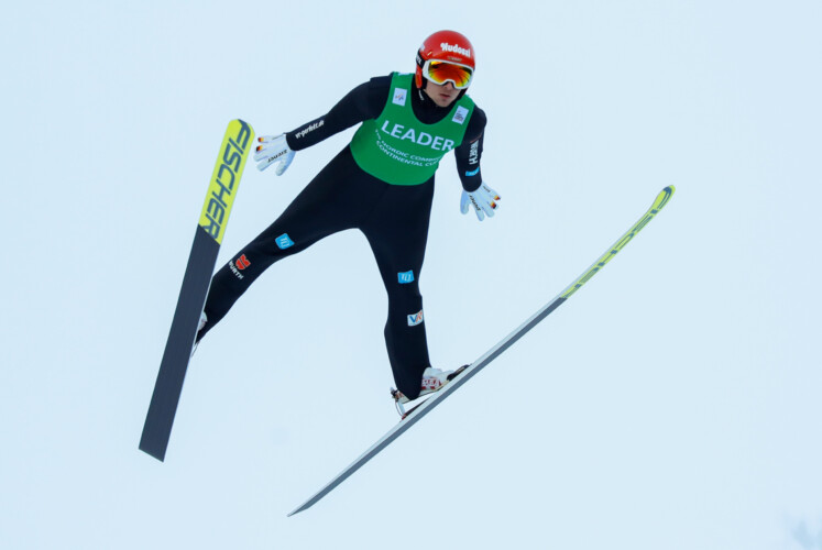 Terence Weber (GER) führt nach einem Sieg beim COC in Oberstdorf weiterhin die Gesamtwertung an.