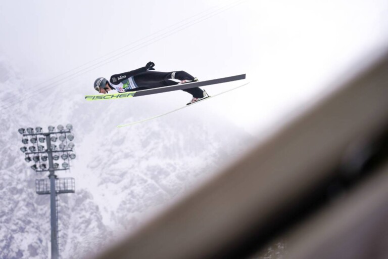 Jarl Magnus Riiber (NOR) stellte mit 139 Metern einen neuen Schanzenrekord auf der Großschanze in Planica auf.