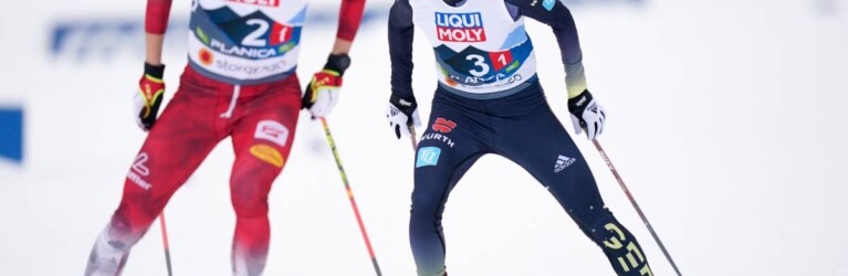 Martin Fritz (AUT) wird von Eric Frenzel (GER) (l-r) eingeholt.