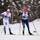 Jarl Magnus Riiber (NOR) und Julian Schmid (GER) (l-r) belauern sich gegenseitig.