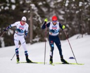 Jarl Magnus Riiber (NOR) und Julian Schmid (GER) (l-r) belauern sich gegenseitig.