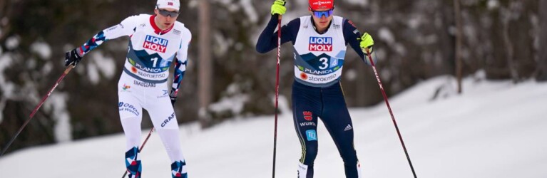 Jarl Magnus Riiber (NOR) und Julian Schmid (GER) (l-r) belauern sich gegenseitig.