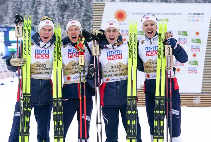 Teamweltmeister von der Großschanze: Jens Luraas Oftebro (NOR), Espen Andersen (NOR), Jarl Magnus Riiber (NOR), Joergen Graabak (NOR), (l-r)