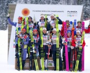 Das Podium im Teamwettbewerb: Julian Schmid (GER), Johannes Rydzek (GER), Vinzenz Geiger (GER), Eric Frenzel (GER), Jens Luraas Oftebro (NOR), Espen Andersen (NOR), Joergen Graabak (NOR), Jarl Magnus Riiber (NOR), Lukas Greiderer (AUT), Martin Fritz (AUT), Stefan Rettenegger (AUT), Johannes Lamparter (AUT), (l-r)