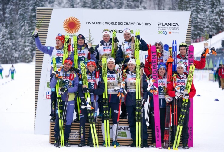 Das Podium im Teamwettbewerb: Julian Schmid (GER), Johannes Rydzek (GER), Vinzenz Geiger (GER), Eric Frenzel (GER), Jens Luraas Oftebro (NOR), Espen Andersen (NOR), Joergen Graabak (NOR), Jarl Magnus Riiber (NOR), Lukas Greiderer (AUT), Martin Fritz (AUT), Stefan Rettenegger (AUT), Johannes Lamparter (AUT), (l-r)