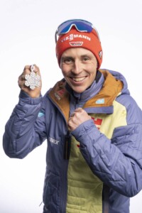 Eric Frenzel (GER) präsentiert seine 18. WM-Medaille in Planica (SLO).