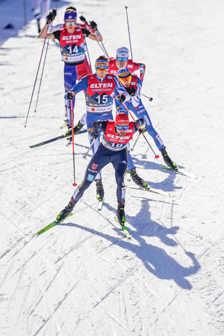 Johannes Rydzek (GER) mit den starken Läufern Eero Hirvonen (FIN) und Ilkka Herola (FIN)