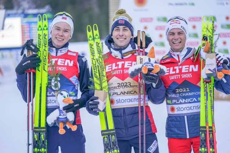 Die drei Erstplatzierten: Jens Luraas Oftebro (NOR), Jarl Magnus Riiber (NOR), Johannes Lamparter (AUT), (l-r)