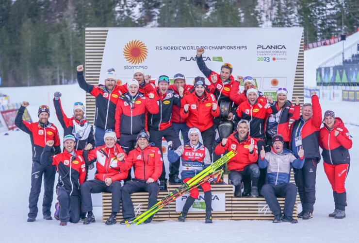 Johannes Lamparter (AUT) mit dem österreichischen Team