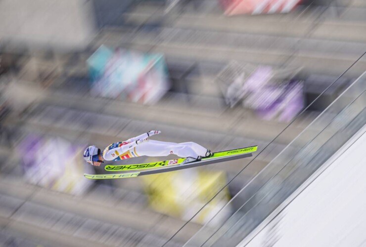 Johannes Lamparter (AUT) bei seinem Sprung am Holmenkollen.