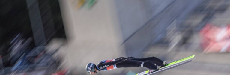 Jarl Magnus Riiber (NOR) springt in seiner eigenen Liga.