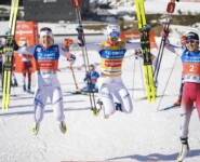 Für einen Freudensprung reicht die Kraft noch: Ida Marie Hagen (NOR), Gyda Westvold Hansen (NOR), Anju Nakamura (JPN), (l-r)