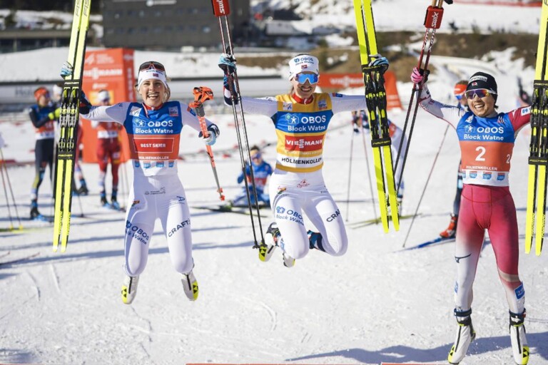 Für einen Freudensprung reicht die Kraft noch: Ida Marie Hagen (NOR), Gyda Westvold Hansen (NOR), Anju Nakamura (JPN), (l-r)