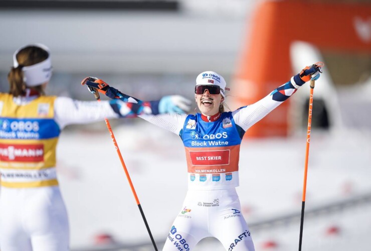 Ida Marie Hagen (NOR) läuft mit Bestzeit aufs Podium.