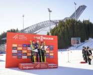 Die Tagessieger: Julian Schmid (GER), Jarl Magnus Riiber (NOR), Johannes Lamparter (AUT), (l-r)