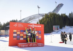 Die Tagessieger: Julian Schmid (GER), Jarl Magnus Riiber (NOR), Johannes Lamparter (AUT), (l-r)