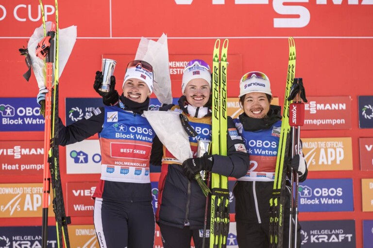1Die Tagessiegerinnen: Ida Marie Hagen (NOR), Gyda Westvold Hansen (NOR), Anju Nakamura (JPN), (l-r)