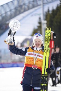 Gyda Westvold Hansen (NOR) gewinnt zum zweiten Mal in Folge die Gesamtwertung.