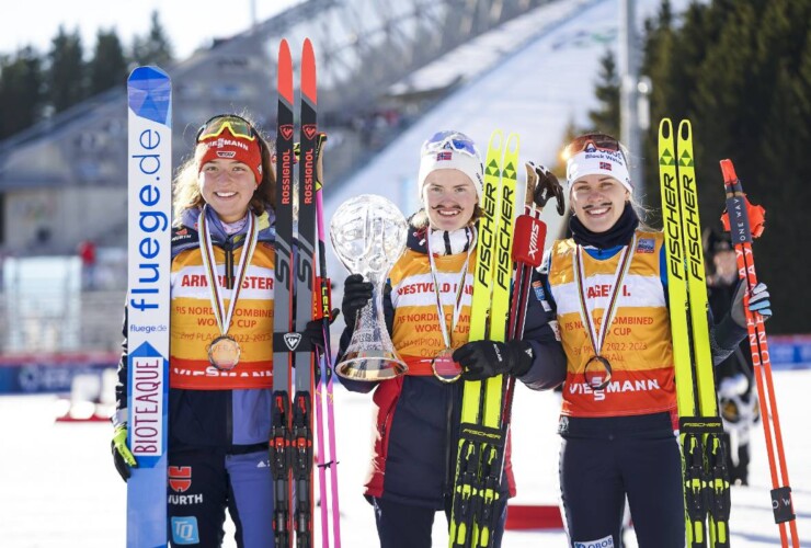 Die Top 3 der Gesamtwertung: Nathalie Armbruster (GER), Gyda Westvold Hansen (NOR), Ida Marie Hagen (NOR), (l-r)