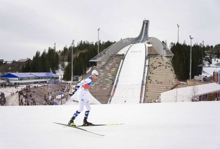 Jarl Magnus Riiber (NOR) allein am Holmenkollen unterwegs.