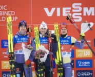 Die Sieger: Vinzenz Geiger (GER), Jarl Magnus Riiber (NOR), Julian Schmid (GER), (l-r)