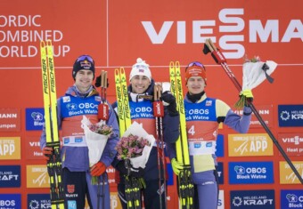 Die Sieger: Vinzenz Geiger (GER), Jarl Magnus Riiber (NOR), Julian Schmid (GER), (l-r)