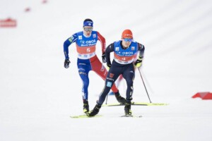 Julian Schmid (GER) løper foran Laurent Mühlethaler.