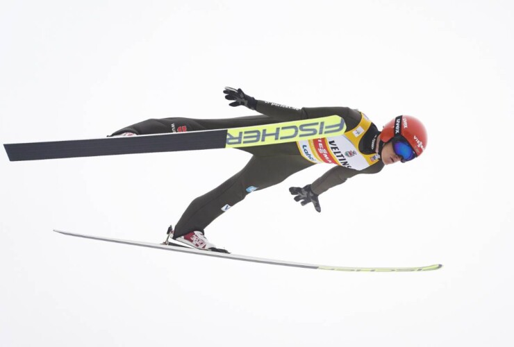 Julian Schmid (GER) springt beim Team Sprint in Lahti.