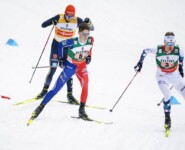 Die Spitzengruppe: Julian Schmid (GER), Matteo Baud (FRA), Joergen Graabak (NOR), (l-r)