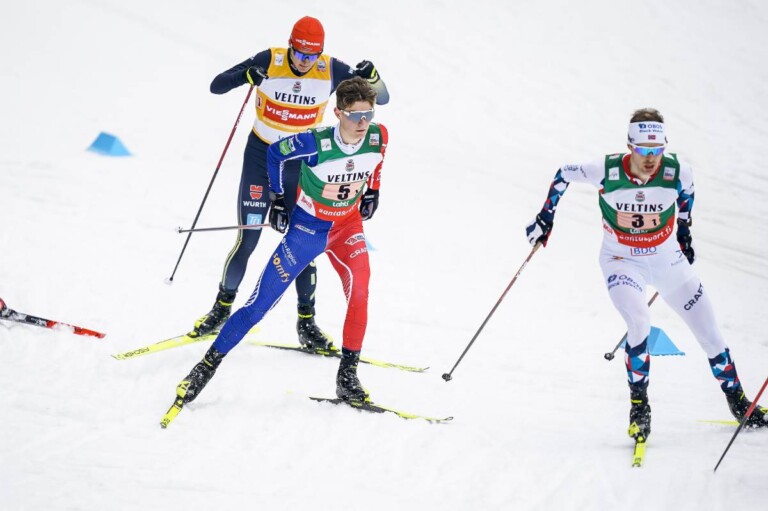 Die Spitzengruppe: Julian Schmid (GER), Matteo Baud (FRA), Joergen Graabak (NOR), (l-r)